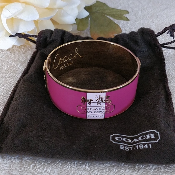 Coach Jewelry - Coach 1" Bleecker Horse & Carriage Bangle